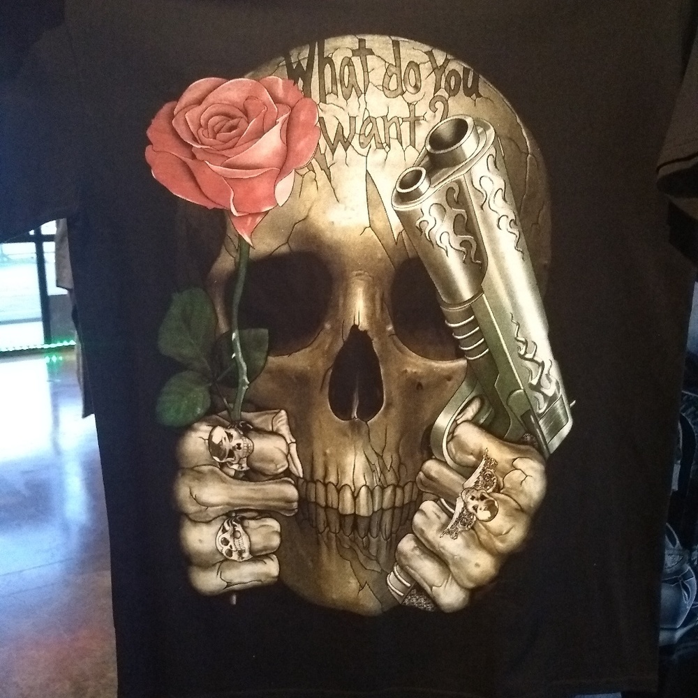Black Tee with a skull holding a rose and a gun